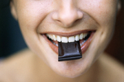употребление темного шоколада предотвращает появление морщи